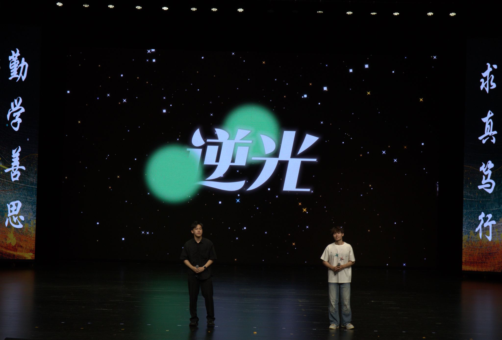 暖场唱歌.jpg